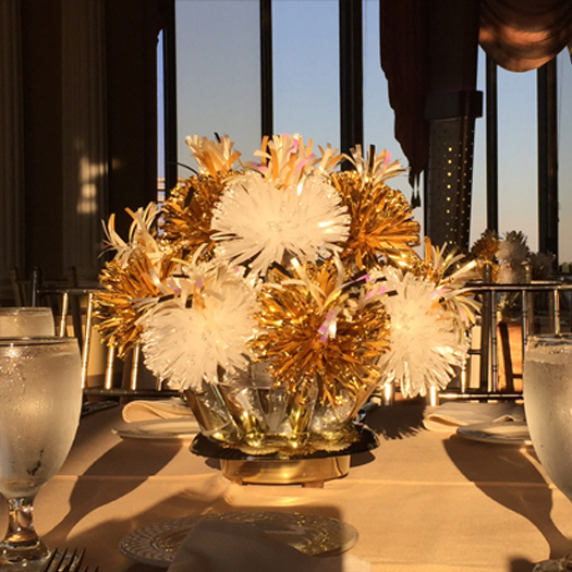 Wanderfuls-centerpiece-in-gold-and-white-combination-with-hersheys-kisses6